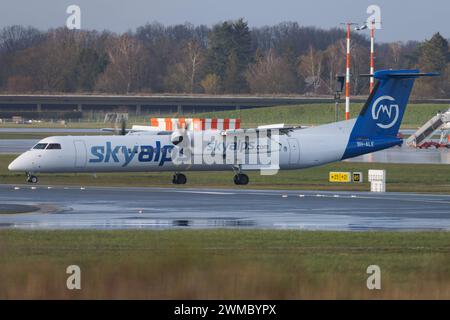 Die de Havilland Canada Dash 8-400 DH8D der Fluglinie SkyAlps BQ / SWU mit der Registrierung 9H-ALE MSN : 4326 Rollt am Flughafen Hamburg Airport EDDH/HAM. Hamburg Hamburg Deutschland *** le de Havilland Canada Dash 8 400 DH8D de la compagnie aérienne SkyAlps BQ SWU immatriculée 9H ALE MSN 4326 roule à Hamburg Airport EDDH HAM Hamburg Hamburg Hamburg Germany Banque D'Images