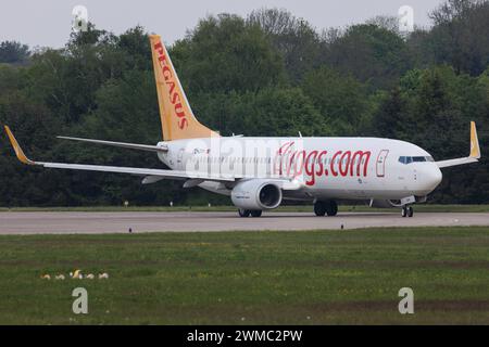 Die Boeing 737-8H6 B738 der Fluglinie Pegasus Airlines PC / PGT mit der Registrierung TC-CPY MSN : 41767 Rollt am Flughafen Hamburg Airport EDDH/HAM. Hamburg Hamburg Deutschland *** le Boeing 737 8H6 B738 de Pegasus Airlines PC PGT immatriculé TC CPY MSN 41767 roule à l'aéroport de Hambourg EDDH HAM Hambourg Allemagne Banque D'Images