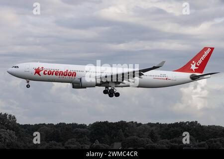 Der Airbus A330-302 A333 der Fluglinie Corendon Airlines XC / CAI, Betreiber Airhub Airlines, mit der Registrierung 9H-LEON MSN : 769 Landet am Flughafen Hamburg Airport EDDH/HAM. Hamburg Hamburg Deutschland *** L'Airbus A330 302 A333 de Corendon Airlines XC CAI , opérateur Airhub Airlines, immatriculé 9H LEON MSN 769 atterrit à l'aéroport de Hambourg EDDH HAM Hamburg Germany Banque D'Images