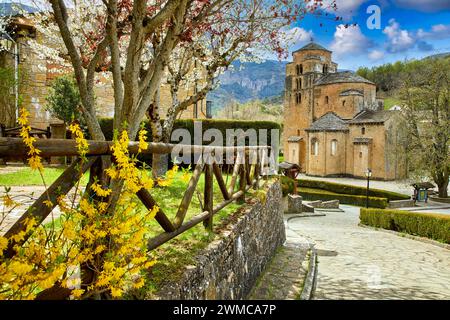 L'église Santa Maria, Santa Cruz de la Seros, province de Huesca, Aragón, Espagne, Europe Banque D'Images