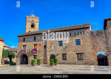 Vue sur la ville d'Ainsa, l'une des plus belles villes d'Espagne. Huesca. Banque D'Images