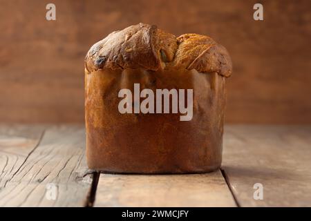 Un gâteau aux fruits sucrés traditionnel panettone dessert d'Italie Banque D'Images