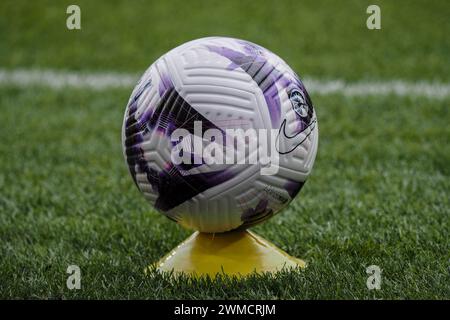 Wolverhampton, Royaume-Uni. 25 février 2024. Wolverhampton, Angleterre, 25 février 2024 : ballon officiel lors du match de football de premier League entre Wolverhampton Wanderers et Sheffield United au stade Molineux de Wolverhampton, Angleterre (Natalie Mincher/SPP) crédit : SPP Sport Press photo. /Alamy Live News Banque D'Images