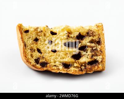 Un chocotone, tranche de panettone chocolat isolé sur fond blanc Banque D'Images