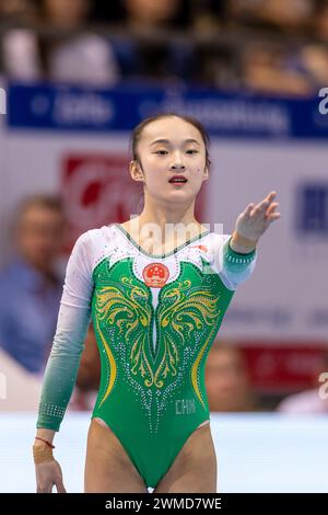 Cottbus, Allemagne. 25 février 2024. Gymnastique : Coupe du monde, femmes : étage, finale dans la Lausitz Arena. YAQIN Zhou de Chine en action. Crédit : Frank Hammerschmidt/dpa/Alamy Live News Banque D'Images