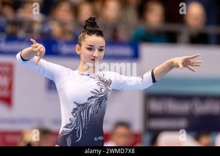 Cottbus, Allemagne. 25 février 2024. Gymnastique : Coupe du monde, femmes : étage, finale dans la Lausitz Arena. Sevgi Kayisoglu de Turquie en action. Crédit : Frank Hammerschmidt/dpa/Alamy Live News Banque D'Images