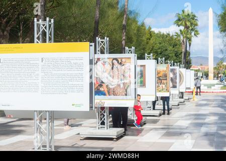 ALMERIA, ESPAGNE - 24 FÉVRIER 2024 présentation de cinquante peintures grandeur nature qui sont des répliques des peintures les plus importantes des collections de th Banque D'Images