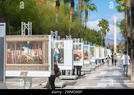 ALMERIA, ESPAGNE - 24 FÉVRIER 2024 présentation de cinquante peintures grandeur nature qui sont des répliques des peintures les plus importantes des collections de th Banque D'Images