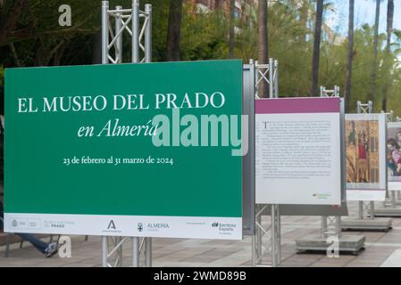 ALMERIA, ESPAGNE - 24 FÉVRIER 2024 présentation de cinquante peintures grandeur nature qui sont des répliques des peintures les plus importantes des collections de th Banque D'Images