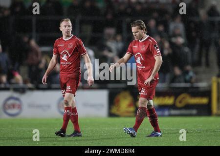 Boussu, Belgique. 25 février 2024. Les joueurs d'Essevee semblent déçus après avoir perdu un match de football entre Royal Francs Borains et SV Zulte Waregem, dimanche 25 février 2024 à Boussu, au jour 23/30 de la deuxième division du championnat belge 'Challenger Pro League' 2023-2024. BELGA PHOTO BRUNO FAHY crédit : Belga News Agency/Alamy Live News Banque D'Images