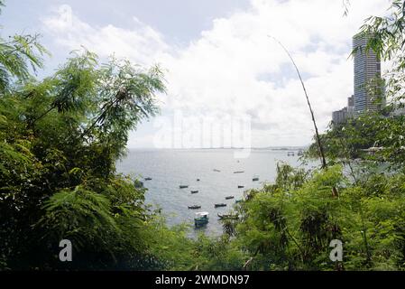 Salvador, Bahia, Brésil - 03 juin 2022 : vue de Baía de Todos os Santos dans la ville de Salvador, Bahia. Banque D'Images