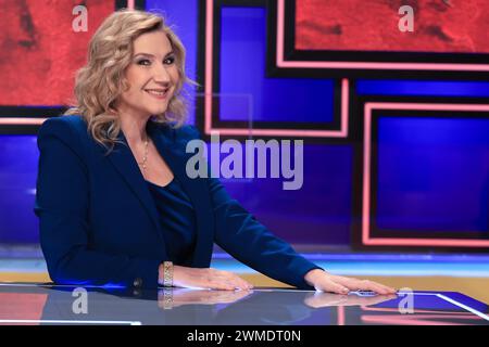 Roma, Italie. 25 février 2024. Serena Bortone pose dans le studio de son émission ''Che Sara'' à Rome, Italie, le 25 février 2024. (Photo de Stefano Colarieti/NurPhoto) crédit : NurPhoto SRL/Alamy Live News Banque D'Images