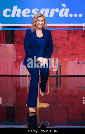 Roma, Italie. 25 février 2024. Serena Bortone pose dans le studio de son émission ''Che Sara'' à Rome, Italie, le 25 février 2024. (Photo de Stefano Colarieti/NurPhoto) crédit : NurPhoto SRL/Alamy Live News Banque D'Images