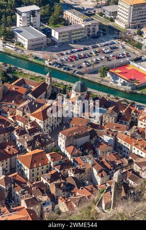 Kotor, Montenegro - 14 fév 2024 : L'Église de préparé Nicolas est une église orthodoxe serbe construite de 1902 à 1909 dans la ville de Kotor, au Monténégro. Banque D'Images