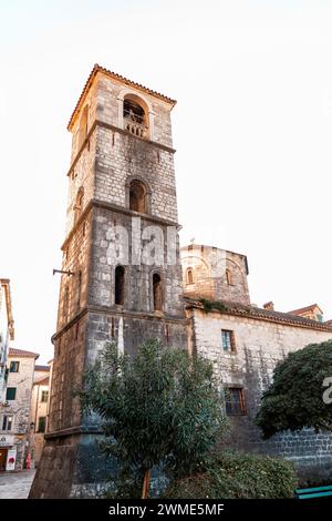 Kotor, Monténégro - 14 février 2024 : Sainte marie de la collégiale River dans la vieille ville de Kotor, Monténégro. Banque D'Images