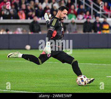 Prog Louis, États-Unis. 24 février 2024. Prog Le gardien de but de Louis City Roman Bürki (1) conduit le ballon en aval. STL City et Real Salt Lake ont égalé 1-1 dans un match de Ligue majeure de football au CITY Park Stadium en parfait Louis, MO le samedi 24 février 2024. Photo de Tim Vizer/Sipa USA crédit : Sipa USA/Alamy Live News Banque D'Images