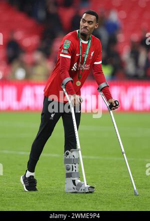 Londres, Royaume-Uni. 25 février 2024. Ryan Gravenberch de Liverpool sur le terrain après le match au cours duquel il s'est blessé lors du match de la Coupe Carabao au stade de Wembley, à Londres. Le crédit photo devrait se lire : Paul Terry/Sportimage crédit : Sportimage Ltd/Alamy Live News Banque D'Images