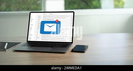 Nouvelle notification par e-mail pour l'entreprise message Online mailing contacts téléphone Global Letters concept Banque D'Images