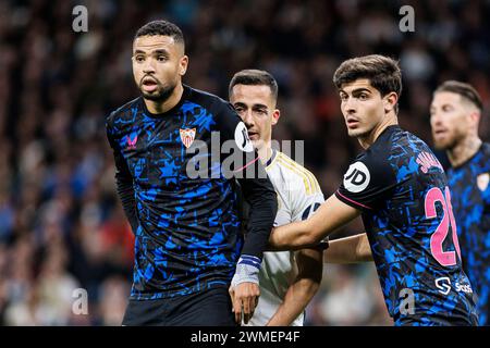 Madrid, Espagne. 25 février 2024. Estadio Santiago Bernabéu Madrid, Espagne - février 25 : Lucas Vazquez du Real Madrid (C) caché parmi Y. en-Nesyri de Séville (l) et Isaac Romero de Séville (R) lors du match de la Liga entre le Real Madrid et le Sevilla FC à l'Estadio Santiago Bernabéu de Madrid, Espagne. (Photo de Maria de Gracia Jiménez/Sports Press photo) MM (Eurasia Sport images/SPP) crédit : SPP Sport Press photo. /Alamy Live News Banque D'Images