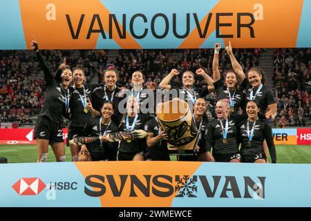 Vancouver, Canada. 25 février 2024. VANCOUVER, Colombie-Britannique - FÉVRIER 25 : L'équipe féminine de Nouvelle-Zélande célèbre sa victoire à la HSBC World Rugby Sevens Series 2024 au BC place Stadium le 25 février 2024 à Vancouver, Canada. (Photo de Tomaz Jr/PxImages) crédit : Px images/Alamy Live News Banque D'Images