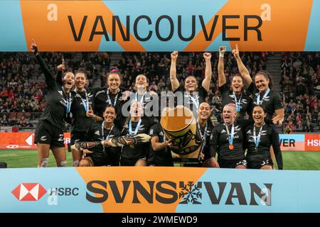 Vancouver, Canada. 25 février 2024. VANCOUVER, Colombie-Britannique - FÉVRIER 25 : L'équipe féminine de Nouvelle-Zélande célèbre sa victoire à la HSBC World Rugby Sevens Series 2024 au BC place Stadium le 25 février 2024 à Vancouver, Canada. (Photo de Tomaz Jr/PxImages) crédit : Px images/Alamy Live News Banque D'Images