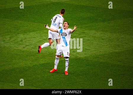 LUCAS, DEPORTIVO, 2015 : Lucas Pérez de Deportivo marque un but pour faire le score de 2-1 à la 67e minute et célèbre auprès des fans à l'extérieur. Dernier match de la saison de Liga 2014-15 en Espagne entre Barcelone FC et Deportivo de la Coruna au Camp Nou, Barcelone, le 23 mai 2015. The Game terminé 2-2. Barcelone a célébré la victoire du titre de champion et le dernier match à domicile de la légende Xavi. Deportiva a obtenu le point dont ils avaient besoin pour éviter la relégation. Photographie : Rob Watkins Banque D'Images