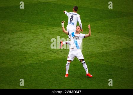 LUCAS, DEPORTIVO, 2015 : Lucas Pérez de Deportivo marque un but pour faire le score de 2-1 à la 67e minute et célèbre auprès des fans à l'extérieur. Dernier match de la saison de Liga 2014-15 en Espagne entre Barcelone FC et Deportivo de la Coruna au Camp Nou, Barcelone, le 23 mai 2015. The Game terminé 2-2. Barcelone a célébré la victoire du titre de champion et le dernier match à domicile de la légende Xavi. Deportiva a obtenu le point dont ils avaient besoin pour éviter la relégation. Photographie : Rob Watkins Banque D'Images