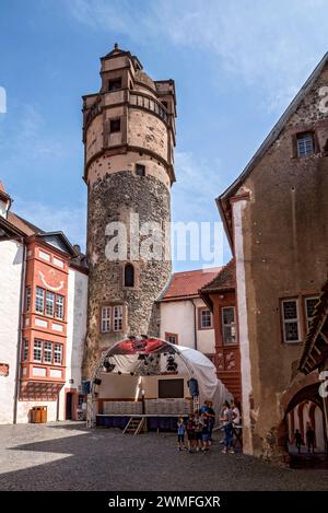 Nouveau Bower, donjon, cour intérieure avec scène de théâtre, château de Ronneburg, château médiéval de chevalier, Ronneburg, Ronneburger Huegelland, main-Kinzig Banque D'Images