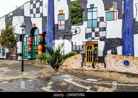 Le Hundertwasser Art Centre à Whangarei, Northland, Nouvelle-Zélande le dimanche 25 février 2024. Photo : David Rowland / One-Image.com Banque D'Images