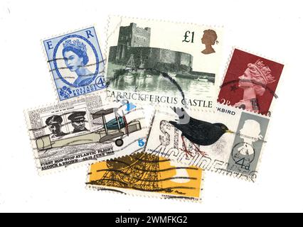 Montage de timbres-poste pré-décimaux vintage du Royaume-Uni isolés sur fond blanc. Banque D'Images