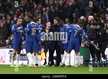 Londres, Royaume-Uni. 25 février 2024. Mauricio Pochettino (entraîneur de Chelsea) s'adresse à ses joueurs lors du match final de la Chelsea v Liverpool Carabao Cup au stade de Wembley, Londres, Royaume-Uni, le 25 février 2024. Crédit : Paul Marriott/Alamy Live News Banque D'Images