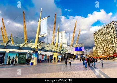 Peninsula Square et O2 Arena, North Greenwich, Londres, Angleterre Banque D'Images