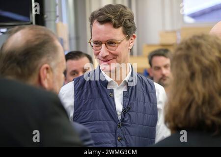 22.02.2024, Besuch des Ministerpräsidenten des Landes Nordrhein-Westfalen Hendrik Wüst (CDU) im Ausbildungs-Campus der Handwerkskammer Köln *** 22/02/ Banque D'Images