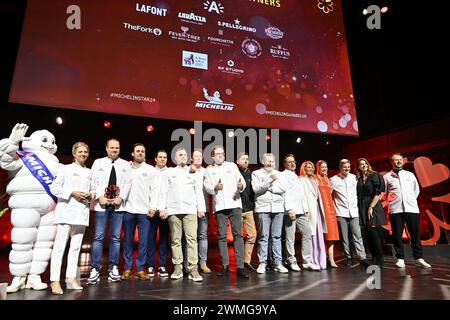 Anvers, Belgique. 26 février 2024. Les chefs posent pour un portrait de famille lors de la présentation de la nouvelle édition du guide des restaurants et hôtels Michelin 2024 pour la Belgique et le Luxembourg, à Anvers, lundi 26 février 2024. BELGA PHOTO DIRK WAEM crédit : Belga News Agency/Alamy Live News Banque D'Images