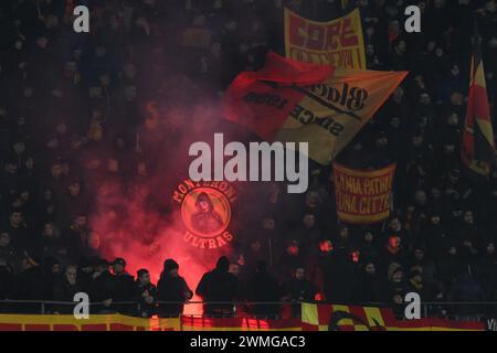 Lecce, Italie. 25 février 2024. Fans de Lecce lors du match de Serie A entre l'US Lecce et le FC Internazionale au stade Ettore Giardiniero le 25 février 2024 à Lecce, italie (crédit image : © Agostino Gemito/Pacific Press via ZUMA Press Wire) USAGE ÉDITORIAL SEULEMENT! Non destiné à UN USAGE commercial ! Banque D'Images