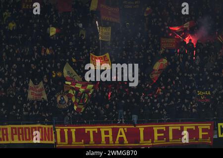 Lecce, Italie. 25 février 2024. Fans de Lecce lors du match de Serie A entre l'US Lecce et le FC Internazionale au stade Ettore Giardiniero le 25 février 2024 à Lecce, italie (crédit image : © Agostino Gemito/Pacific Press via ZUMA Press Wire) USAGE ÉDITORIAL SEULEMENT! Non destiné à UN USAGE commercial ! Banque D'Images