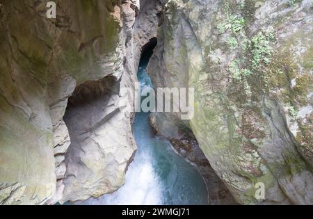 La cascade et le gouffre Orido di Bellano - Lac de Côme. Banque D'Images