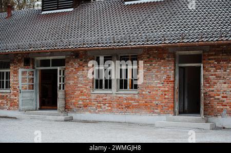 Der Eingangsbereich in das Krematorium BEI der Baracke X im ehemaligen Konzentrationslager Dachau. (Dachau, Allemagne, 08.04.2023) Banque D'Images