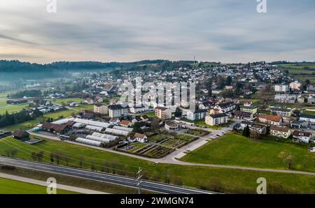 Blick aus der Vogelperspektive auf die Süddeutsche Gemeinde Lotstetten in Baden-Württemberg (Lottstetten, Allemagne, 27.12.2023) Banque D'Images