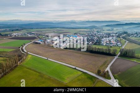 Blick aus der Vogelperspektive auf die Süddeutsche Gemeinde Lotstetten in Baden-Württemberg (Lottstetten, Allemagne, 27.12.2023) Banque D'Images