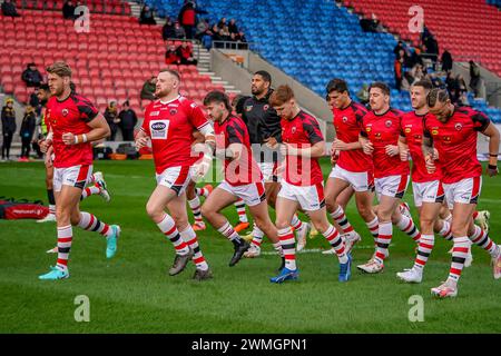 Échauffement des joueurs. Salford Red Devils vs Castleford Tigers Betfred Super League Round 2, Salford Community Stadium, 25 février 2024. Crédit : James Giblin/Alamy Live News. Banque D'Images