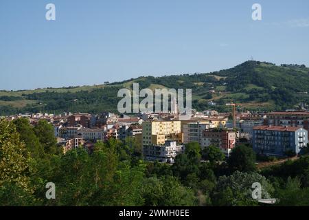 Vue de Teramo, ville dans les Abruzzes, Italie Banque D'Images
