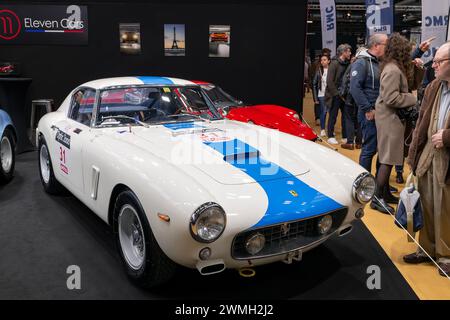 Paris, France - Rétromobile 2023. Focus sur une Ferrari 250 GT Berlinetta SWB rouge 1961. Châssis n° 3603 GT. Banque D'Images