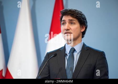 Le premier ministre du Canada Justin Trudeau prend la parole lors d'une conférence de presse avec le premier ministre Donald Tusk à Varsovie. Le premier ministre canadien Justin Trudeau, après sa visite à Kiev, est arrivé à Varsovie et a rencontré Donald Tusk, le premier ministre polonais. Les premiers ministres ont parlé d'un soutien solide et de la façon de renforcer l'Ukraine dans la guerre, les questions de sécurité et les échanges commerciaux entre la Pologne et le Canada. (Photo par Attila Husejnow / SOPA images/SIPA USA) Banque D'Images