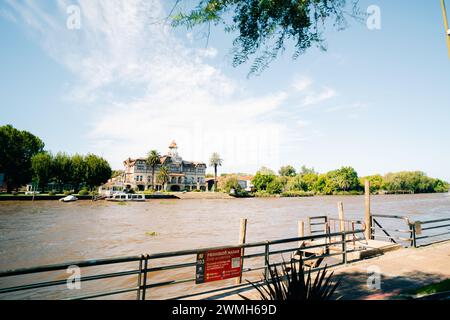 Vue panoramique des bateaux à la rivière Tigre - Tigre, Buenos Aires, Argentine. Photo de haute qualité Banque D'Images