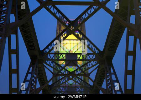 Lumières de la nuit, la rue piétonne de l'Union Railroad & Location Pont, Salem, Oregon Banque D'Images