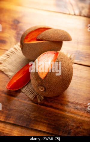 Mamey, fruit (Pouteria sapota) originaire du Mexique et d'autres pays américains, dans certains pays, il est connu sous le nom de Zapote, Sapote ou Red Mamey. Banque D'Images