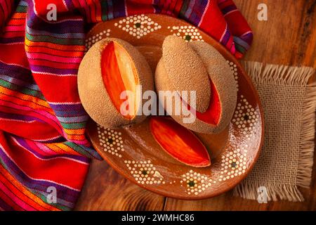 Mamey, fruit (Pouteria sapota) originaire du Mexique et d'autres pays américains, dans certains pays, il est connu sous le nom de Zapote, Sapote ou Red Mamey. Banque D'Images