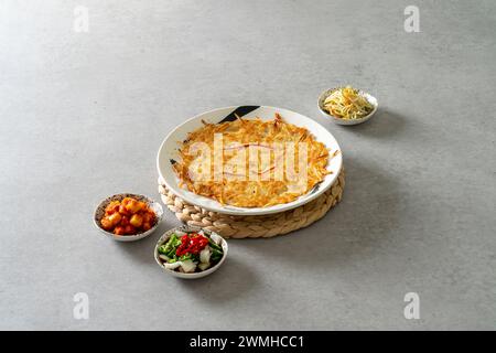 Combinaison crêpe viande de bœuf crêpe plat coréen poireau crêpes de pommes de terre crêpes Kimchi Pancake une jeune citrouille verte fruits de mer et oignon vert Panca Banque D'Images