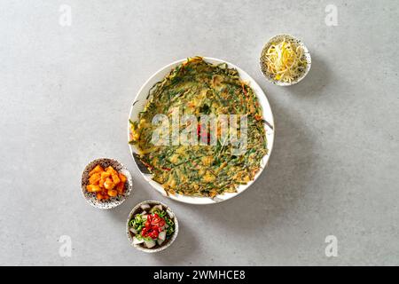 Combinaison crêpe viande de bœuf crêpe plat coréen poireau crêpes de pommes de terre crêpes Kimchi Pancake une jeune citrouille verte fruits de mer et oignon vert Panca Banque D'Images